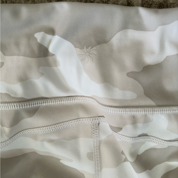 Athleta cropped 7/8 camo contender leggings - Picture 4 of 6